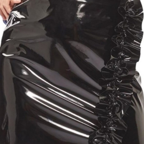 🤑3×25🤑 NWOT! BLACK PATENT MINI SKIRT - Picture 2 of 7